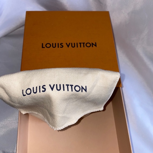 LOUIS VUITTON WOMEN BELT - Picture 3 of 8